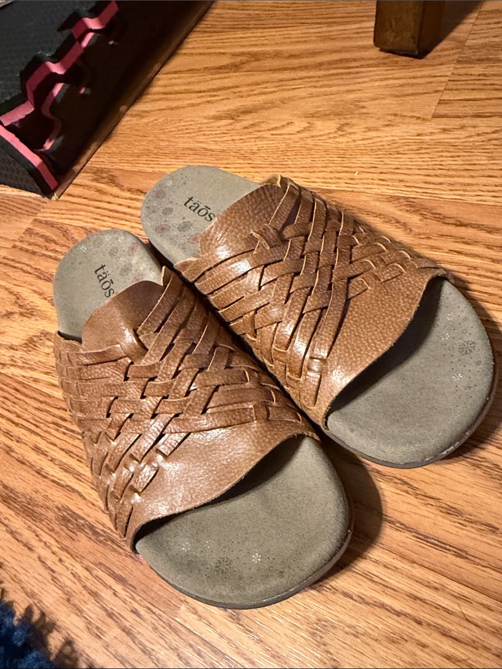 Taos Guru Honey Brown Woven Leather Cushioned Slide Arch Support Sandals 7 - Picture 3 of 4